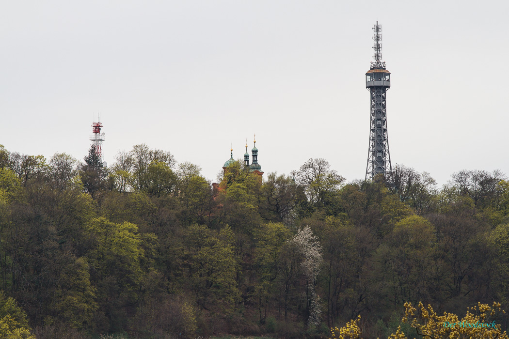 Der Peltrin, 327 m, ist ein verkleinerter Nachbau des Eiffelturms und dienst als Aussichtsturm. Erkann zu Fuß oder mit der Zahnradbahn erreicht werden und bietet einen grandiosen Blick über die Stadt.
