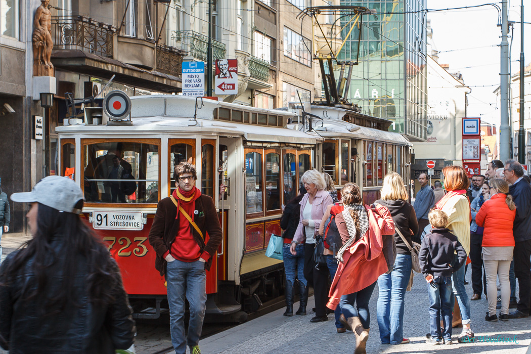 Strassenbahnen sind ein beliebtes Verkehrsmittel. Es gibt sie in hochmodernen wie auch historischen Garnituren